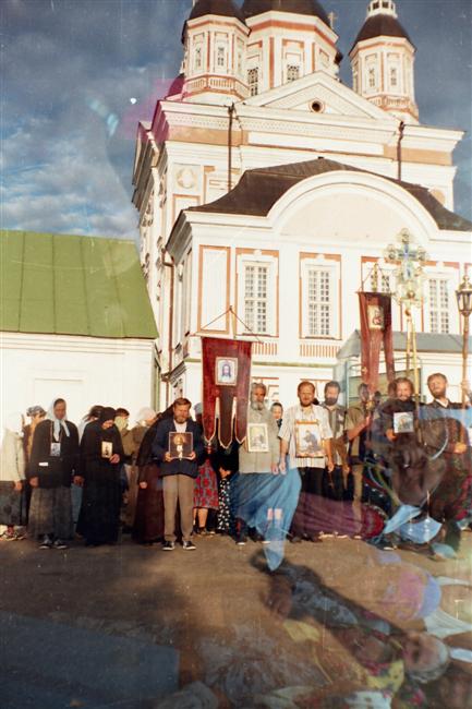 Выход из женского монастыря в Мордовии Выход из женского монастыря в Мордовии
