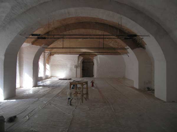 Бывшая ризница. Во время СЛОНа - театр ХЛАМ 