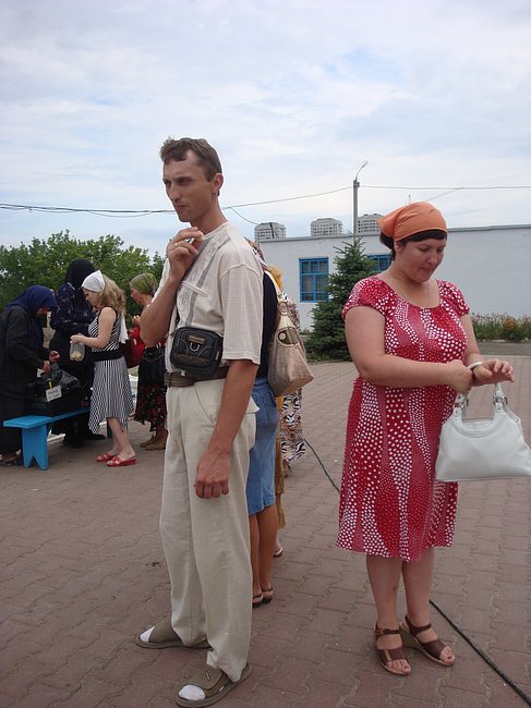 Наша паломническая группа на монастырском дворе