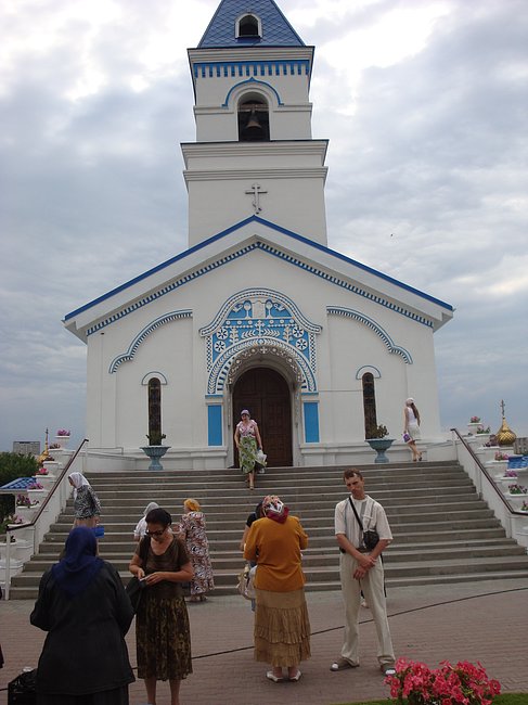 Мы перед монастырским храмом