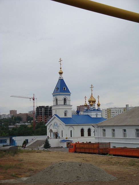 Монастырский двор. Видны какие-то строительные работы. Монастырский двор. Видны какие-то строительные работы.