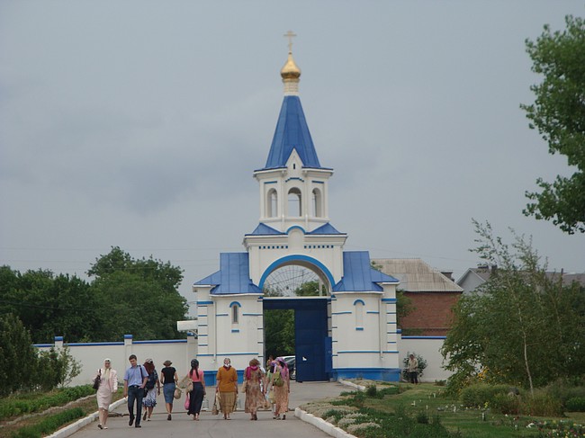 Выходим из монастыря Выходим из монастыря