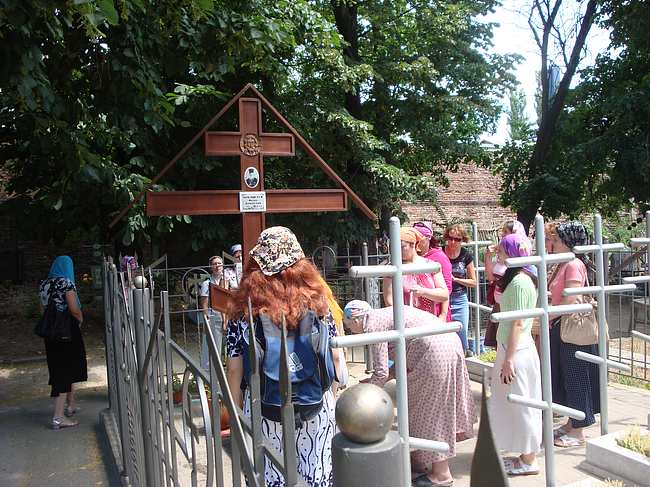 Мы возле могилы протоиерея Иоанна Домовского Мы возле могилы протоиерея Иоанна Домовского