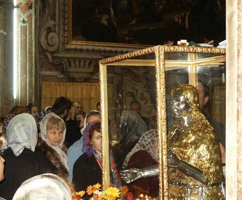 У мощей Преподобной У мощей Преподобной