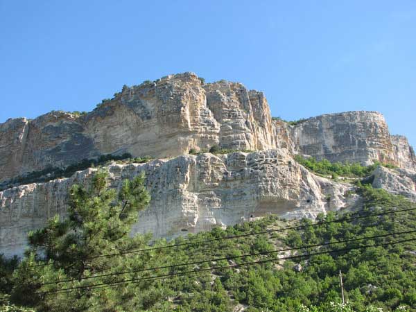 Посещение пещерного монастыря Челтер-Коба в день престольного праздника великомученика Феодора Стратилата. Посещение пещерного монастыря Челтер-Коба в день престольного праздника великомученика Феодора Стратилата.