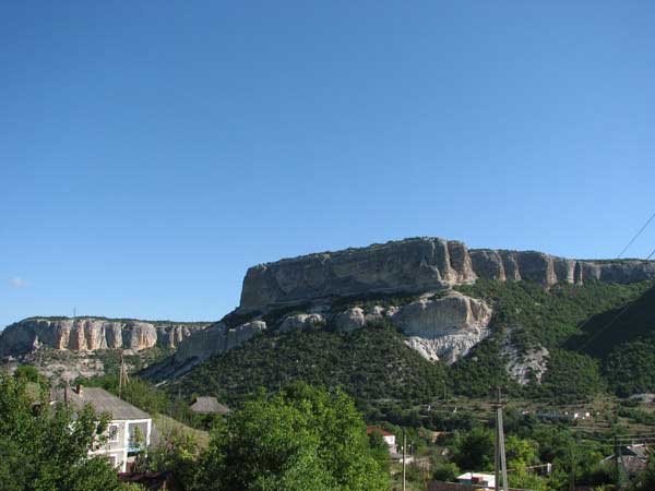 Посещение пещерного монастыря Челтер-Коба в день престольного праздника великомученика Феодора Стратилата. Посещение пещерного монастыря Челтер-Коба в день престольного праздника великомученика Феодора Стратилата.