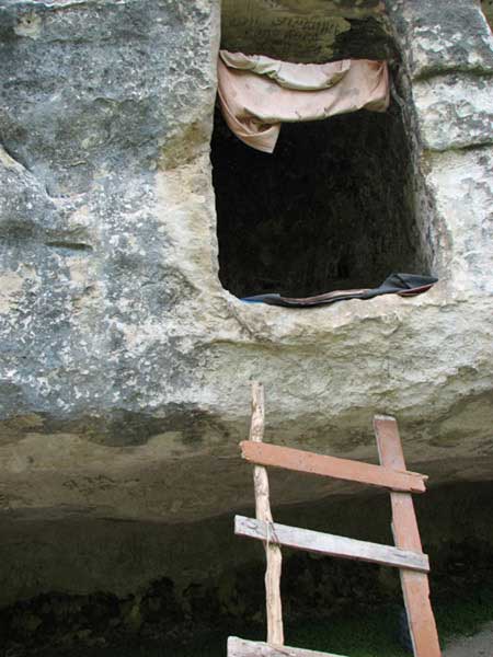 Посещение пещерного монастыря Челтер-Коба в день престольного праздника великомученика Феодора Стратилата. Посещение пещерного монастыря Челтер-Коба в день престольного праздника великомученика Феодора Стратилата.