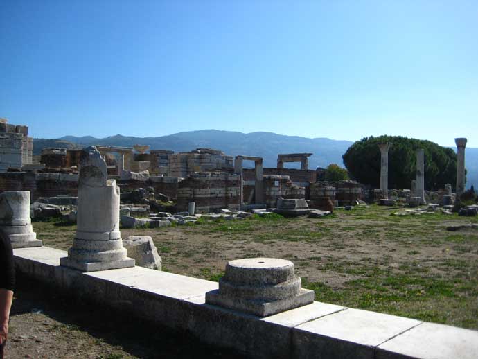 Сельчук. Неподалёку от Эфеса. Храм над могилой Иоанна Богослова Сельчук. Неподалёку от Эфеса. Храм над могилой Иоанна Богослова