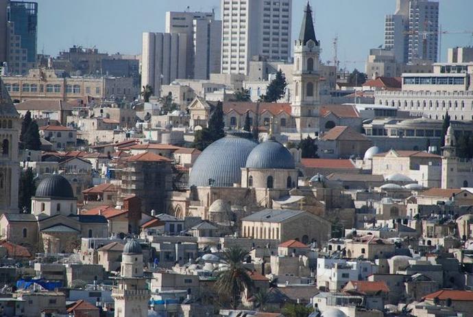 Вид на храм (Воскресения Христова) со стороны храмовой годы Вид на храм (Воскресения Христова) со стороны храмовой годы