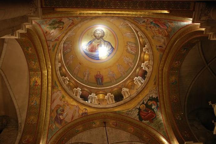 Купол православного греческого храма в храмовом комплексе Воскресения Христова (Гроба Господня) в Иерусалиме Купол православного греческого храма в храмовом комплексе Воскресения Христова (Гроба Господня) в Иерусалиме