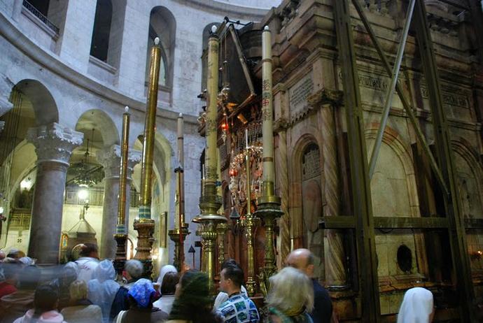 Кувуклия - место, где Господь был положен в гробницу и воскрес в третий день Кувуклия - место, где Господь был положен в гробницу и воскрес в третий день