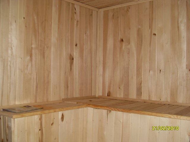 А это их замечательная русская баня на дровах.