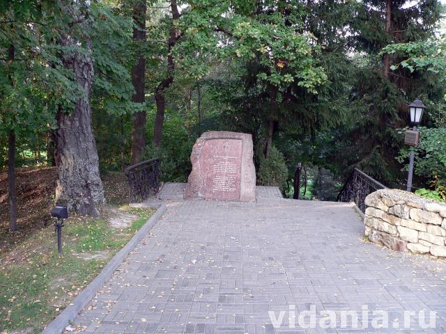 Талеж, святой источник, памятный камень