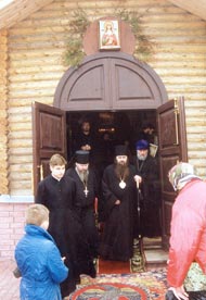 Архимандрит Кирилл (Покровский) - слева от Епископа Нижегородского и Арзамасского Георгия Архимандрит Кирилл (Покровский) - слева от Епископа Нижегородского и Арзамасского Георгия