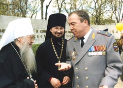 бывший секретарь Рязанского епархиального управления, и начальник Управления внутренних дел по Рязанской области генерал-майор Иван Федорович Перов – близкий друг Владыки Симона