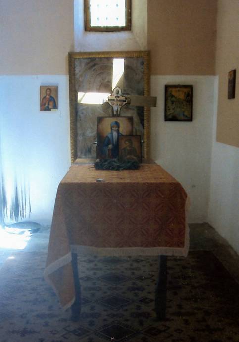 г.Эльбасан. Стол, на котором стоял ковчег с мощами святого Иоанна-Владимира г.Эльбасан. Стол, на котором стоял ковчег с мощами святого Иоанна-Владимира